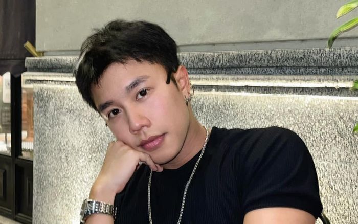 Long Vũ 'Nhím' khoe body săn chắc, fangirl lũ lượt vào nhận chồng