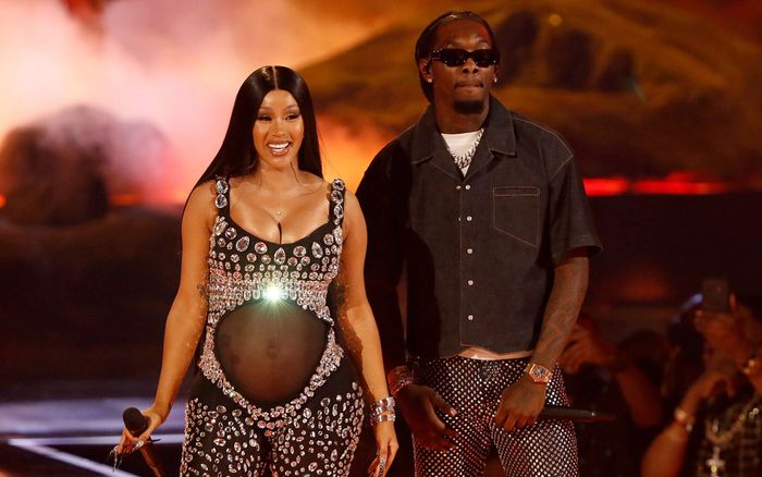 Cardi B thông báo mang thai con thứ 3 sau khi đệ đơn ly dị chồng