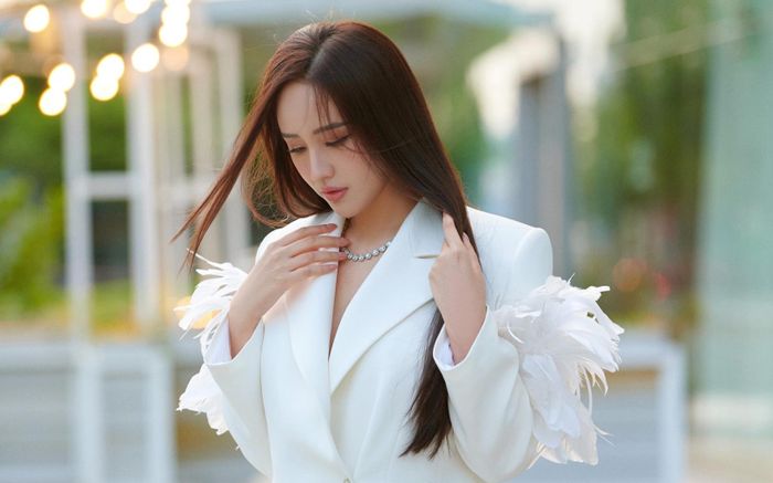 Mai Phương Thuý nhắc đến 'nam thần' hậu tin đồn sắp cưới: Nhất định phải thấy con lớn lên xinh đẹp!