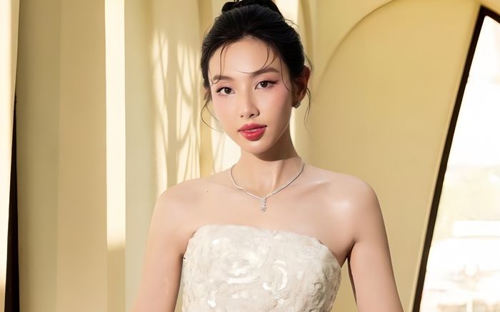Danh tính 'mẹ chồng' Hoa hậu Thùy Tiên