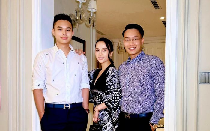 Nam MC được Lại Văn Sâm se duyên nay khoe con trai 1m9 như 'người khổng lồ' bên bố mẹ