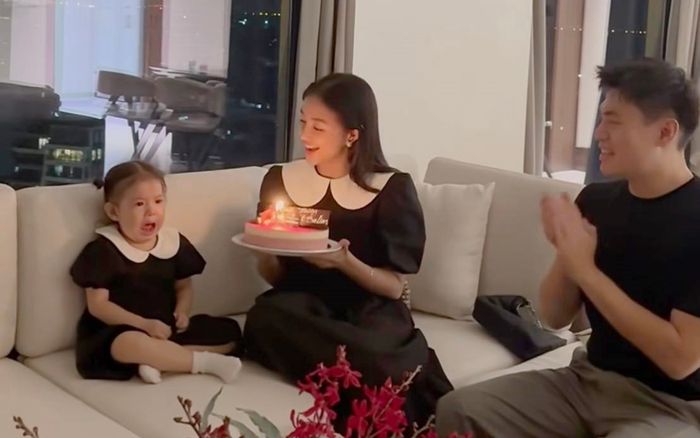 Bé Pam khóc thét trong sinh nhật mẹ, Salim đón tuổi 32 đáng nhớ