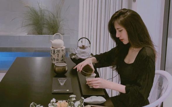 Những lần hiếm hoi Thuỷ Tiên khoe biệt thự tiền tỷ sau khi 'đập đi xây lại'