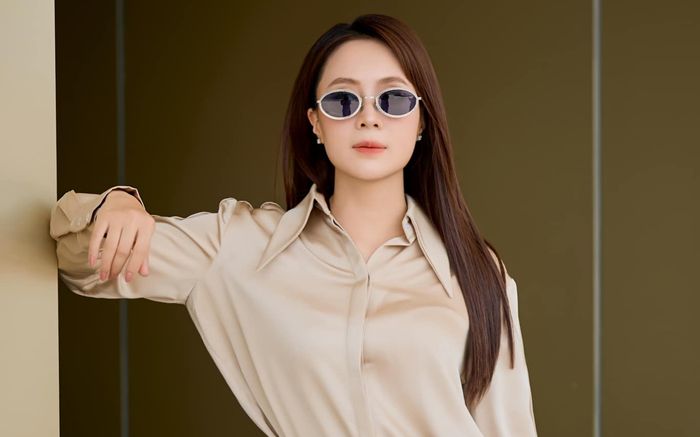 Điều ít biết về người chồng giấu kín suốt 15 năm của Hồng Diễm