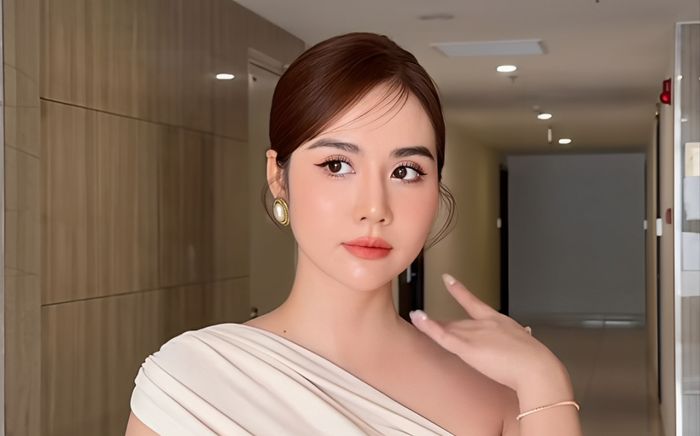 Huyền Lizzie lộ diện đẹp như thần tiên tỷ tỷ, danh tính soái ca ngồi chung xe gây chú ý