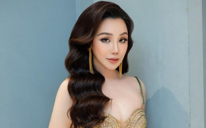 Hồ Quỳnh Hương bất ngờ nhắc chuyện có chồng, có con