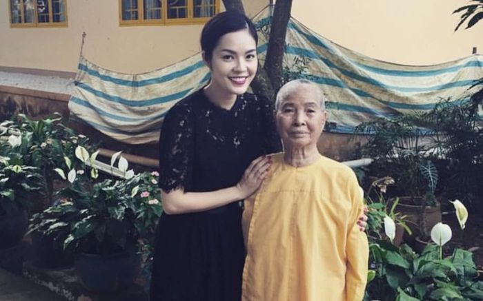 Dương Cẩm Lynh đau lòng báo tin tang sự
