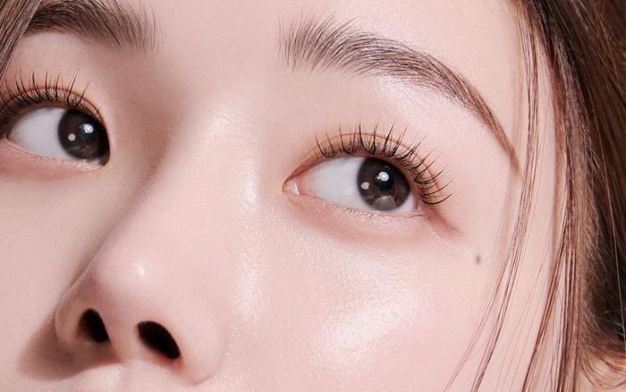 Bí quyết dưỡng mi chắc khoẻ tại nhà