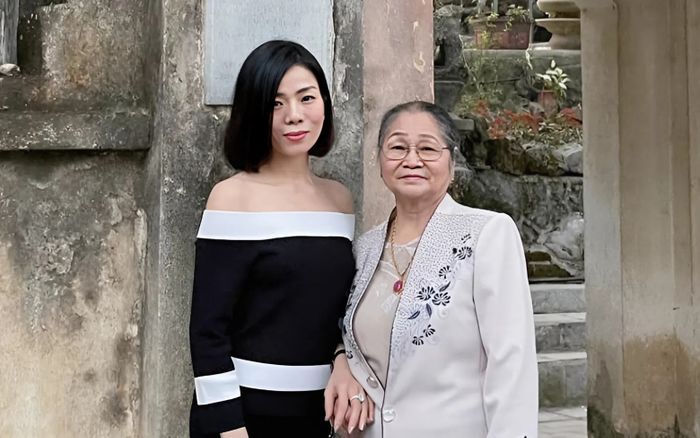 Lệ Quyên yêu thương mẹ, gọi là 'hoa hậu U90'