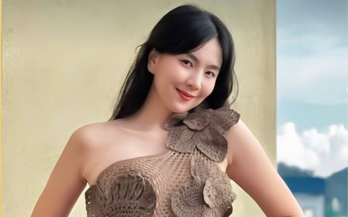 MC Mai Ngọc mặc đồ xuyên thấu, khéo khoe thân hình lấp ló dưới lớp vải lưới