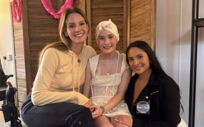 Xúc động cuộc gặp gỡ giữa Lana Del Rey và một khán giả mắc bệnh nan y