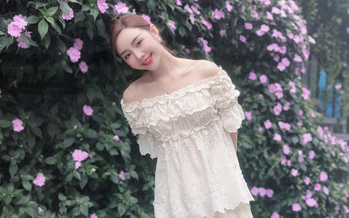 Quỳnh Kool e ấp sau màn khoe dáng 'đốt cháy' mọi ánh nhìn