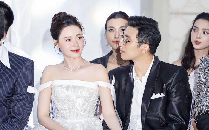 Chồng Midu mang giày nghìn đô dự show thời trang