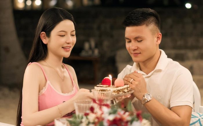 Tài sản Quang Hải khủng cỡ nào mà chi tiền tỷ tặng siêu xe cho vợ?