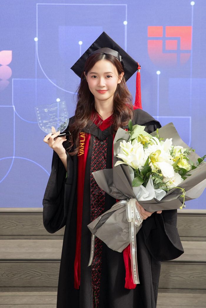 Thành tích học tập cao nhất của Midu là?