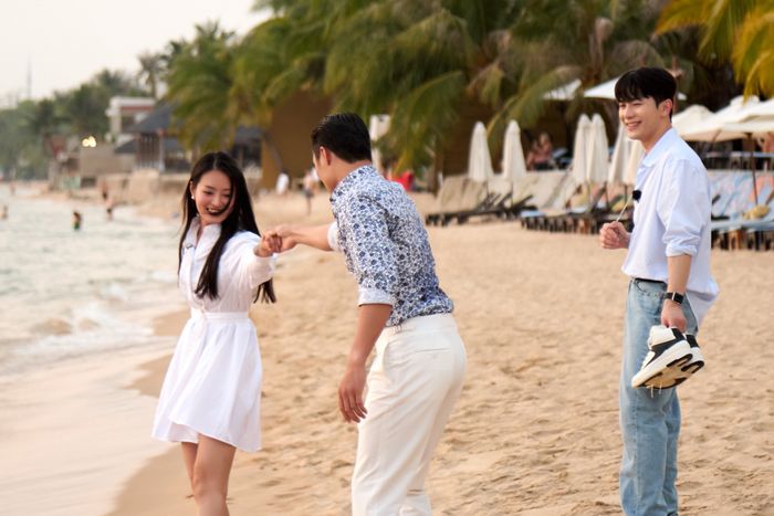 Khi bỏ phiếu cho chàng trai được tiếp tục ở lại Đảo Thiên Đường, Khánh Linh đã nhận xét thế nào về Mạnh Kiên? 