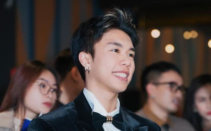 Long Vũ khoe body săn chắc thời còn ham chơi, nhìn lại hình ảnh hiện tại mới thấy càng mê