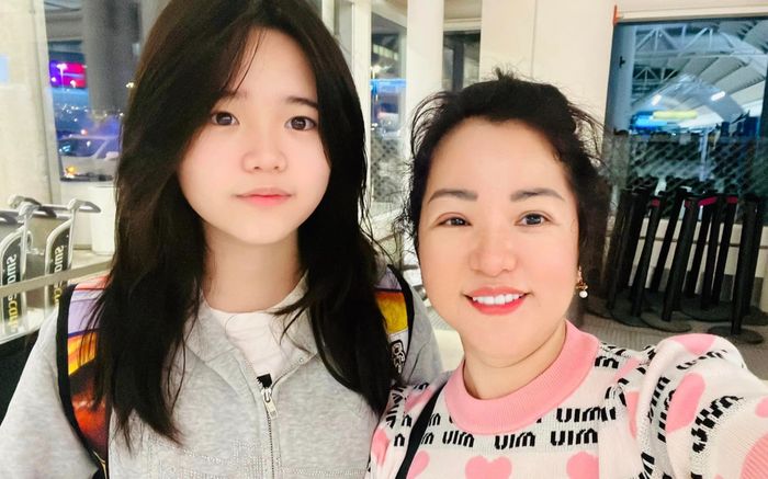 Diễn viên hài Thúy Nga công khai có thêm một con gái giấu kín nhiều năm?