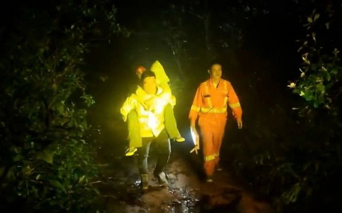 Giây phút cứu 5 sinh viên TP.HCM bị lạc trong rừng khi leo núi Langbiang