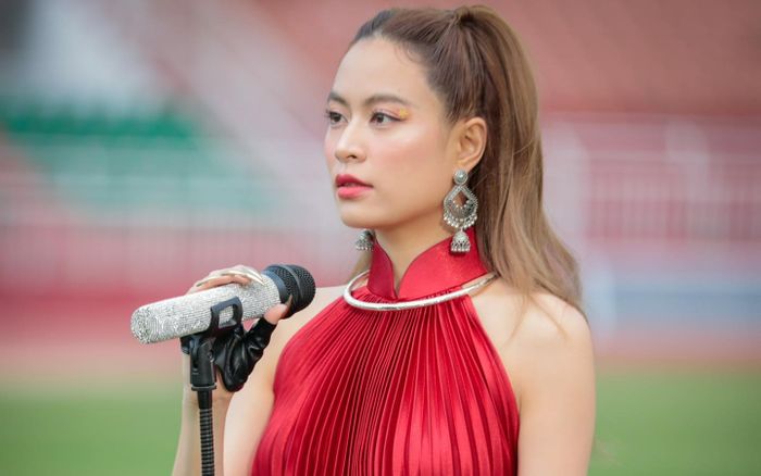 Cơ hội nào cho Hoàng Thùy Linh?