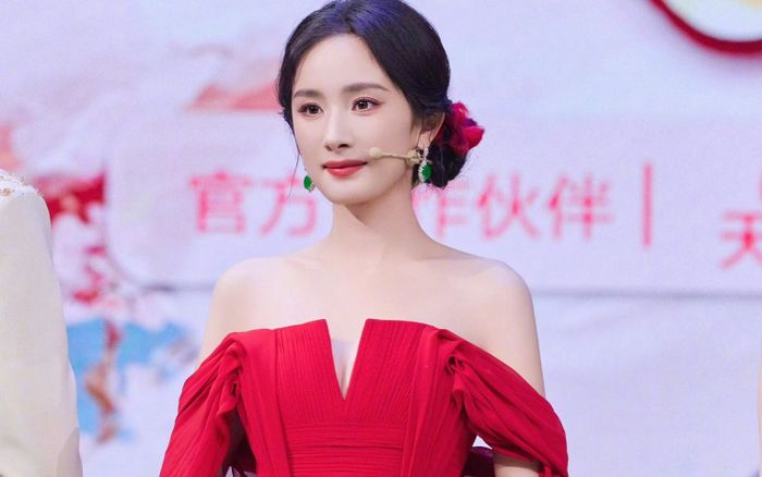 Dương Mịch bị Triệu Lệ Dĩnh, Lưu Diệc Phi vượt mặt trong năm nay