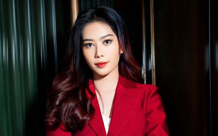 Nam Em lần đầu lên tiếng về chuyện chị gái thi hoa hậu