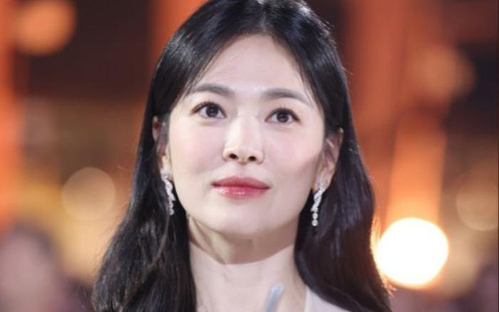 Song Hye Kyo bất ngờ được 'tình địch' khen ngợi hết lời