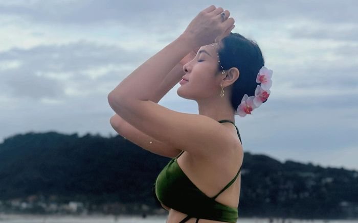 Phương Trinh Jolie diện đồ tắm cắt xẻ táo bạo ở tháng thai kỳ thứ ba