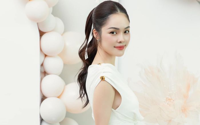 Dương Cẩm Lynh kiệt sức phải nhập viện