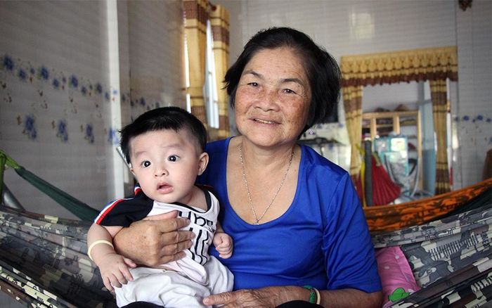 Người phụ nữ nghèo 4 ngày trúng số liên tiếp 4 lần, cả nhà đổi đời