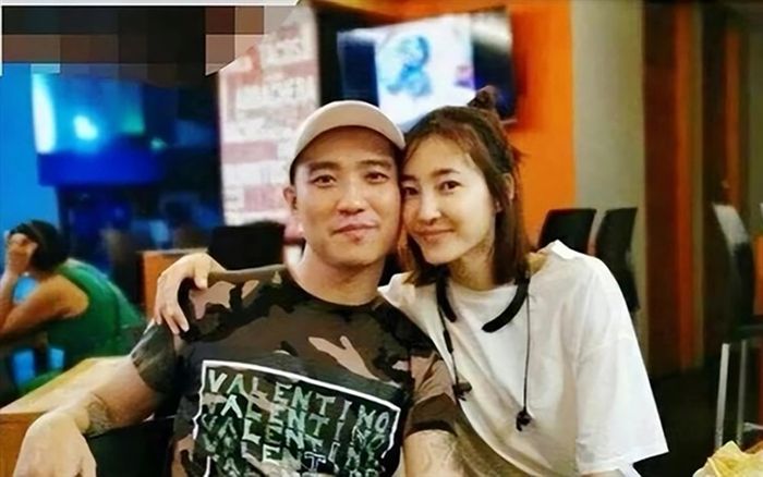 Nữ diễn viên chuẩn bị ly hôn sau khi chồng vướng bê bối lừa đảo