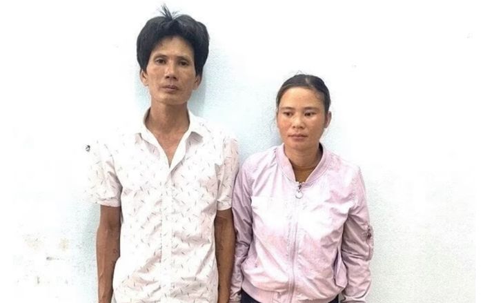 Trộm gà bị công an rượt đuổi, chồng bỏ vợ rồi chạy vào rừng keo lẩn trốn