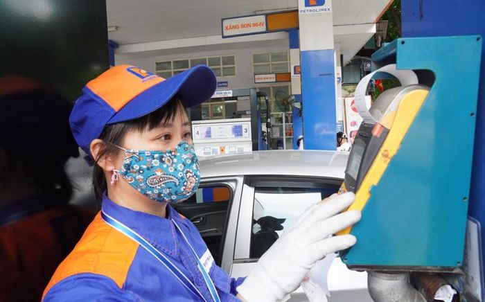 Giá xăng dầu giảm mạnh từ hôm nay