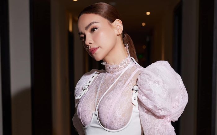 Hồ Ngọc Hà cảm động trước tin nhắn của hai khán giả