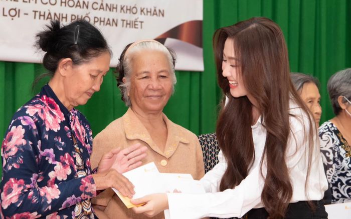 Hoa hậu Quế Anh giữa làn sóng tranh cãi