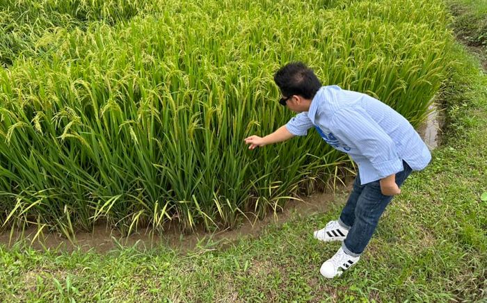 Nam nghệ sĩ bị soi khoảnh khắc mò cua bắt ốc nhưng có chi tiết sai sai