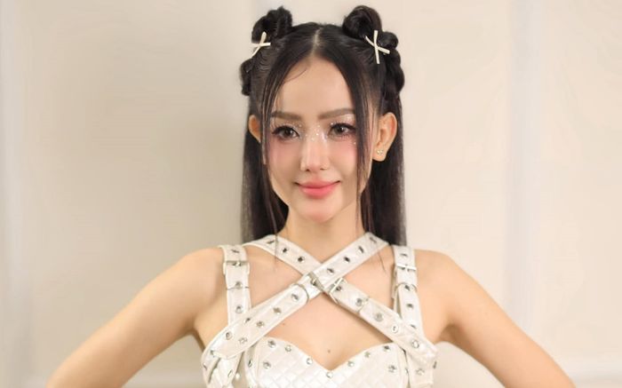 Một cặp đôi Vbiz vừa công khai hẹn hò, đàng gái được khen xinh như Jang Nara
