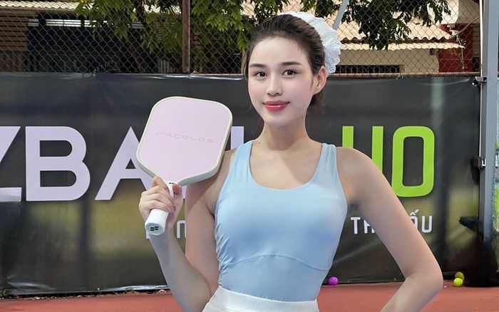 Đẹp khen - Xấu chê: Siêu mẫu Anh Thư - Hoa hậu Đỗ Thị Hà thi nhau kheo eo nhỏ xíu