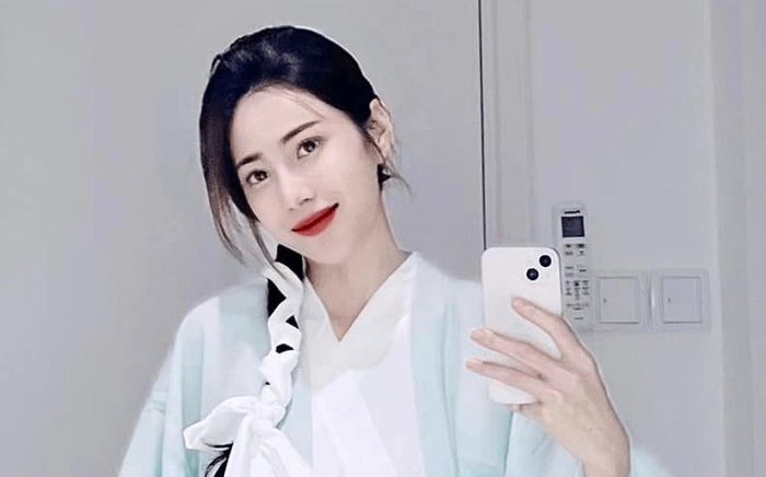 Gương mặt khác lạ của Thủy Tiên