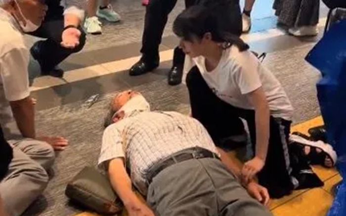 Nữ ca sĩ cứu sống người đàn ông nguy kịch trên đường, dân tình hết lời khen ngợi