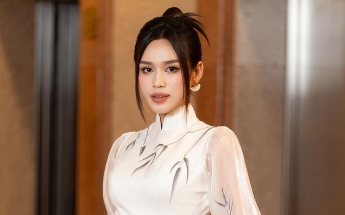 Hoa hậu Đỗ Thị Hà khóc vì phải xa một người đặc biệt