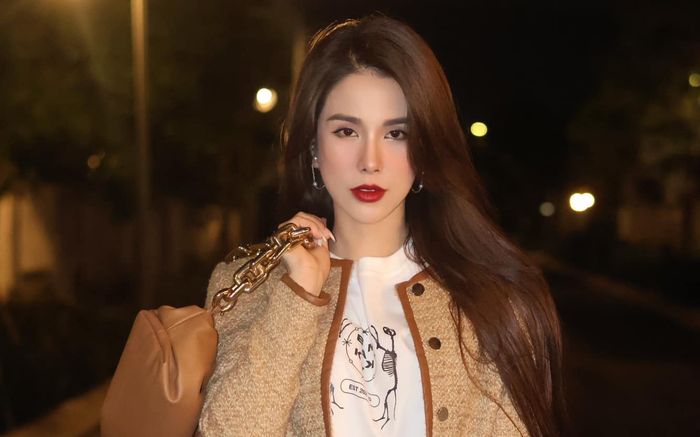 Diệp Lâm Anh có trải nghiệm kém duyên khi đi máy bay