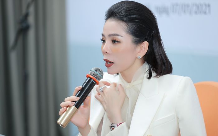 Lệ Quyên lên tiếng khi bị yêu cầu sao kê từ thiện