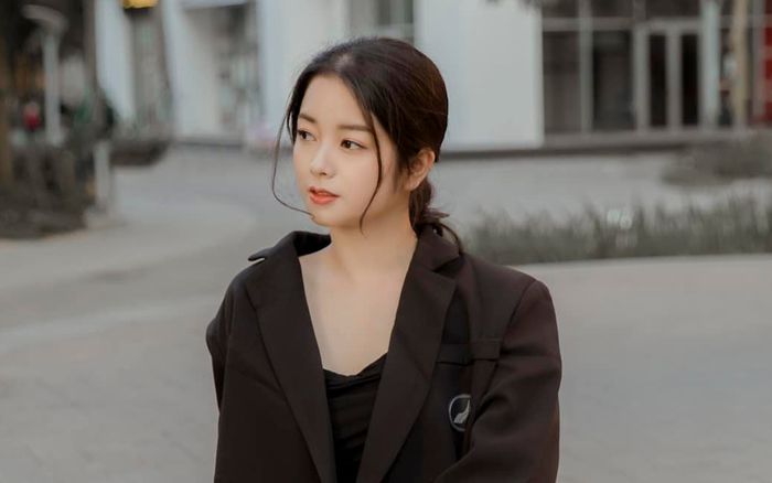 Lệ Quyên khoe cặp 'tuyết lê' lấp ló, đón thêm tin vui ở tuổi U40