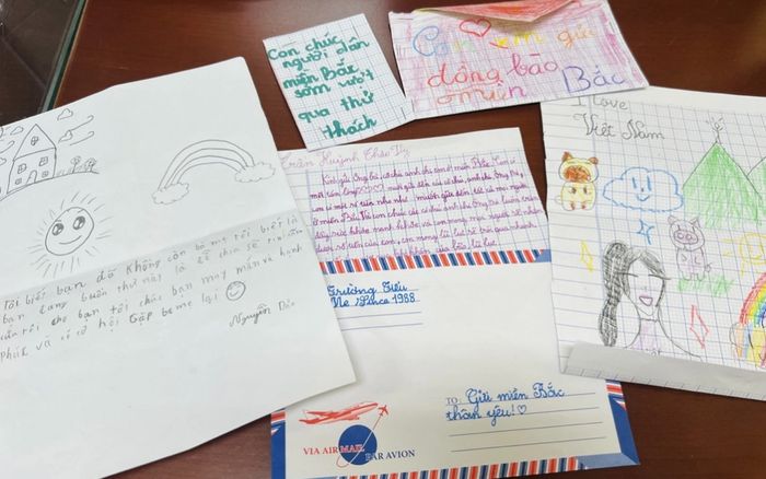 Bức thư học sinh gửi bạn vùng bão lũ: 'Tôi biết bạn đã không còn ba mẹ...'