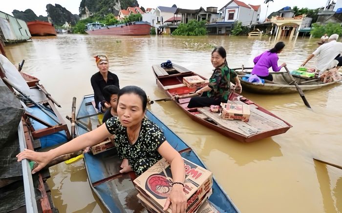 Nước sông dâng cao, Ninh Bình phát lệnh di dân