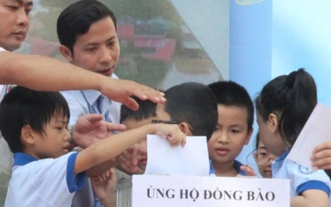 Bí mật tin nhắn ủng hộ người dân bão lũ 15.000 đồng khiến ai cũng rưng rưng