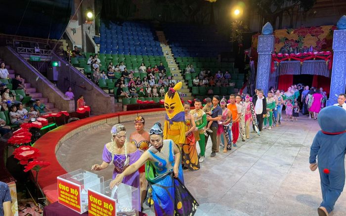 Sự thật Rạp xiếc Trung ương ủng hộ lũ lụt 10.000 đồng