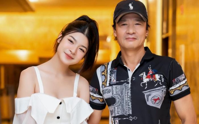 Con gái Võ Hoài Nam với nhan sắc cực phẩm, không được đi chơi quá 11h đêm