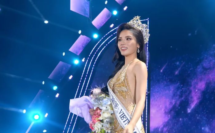 Kỳ Duyên và hai khoảnh khắc đăng quang làm hoa hậu